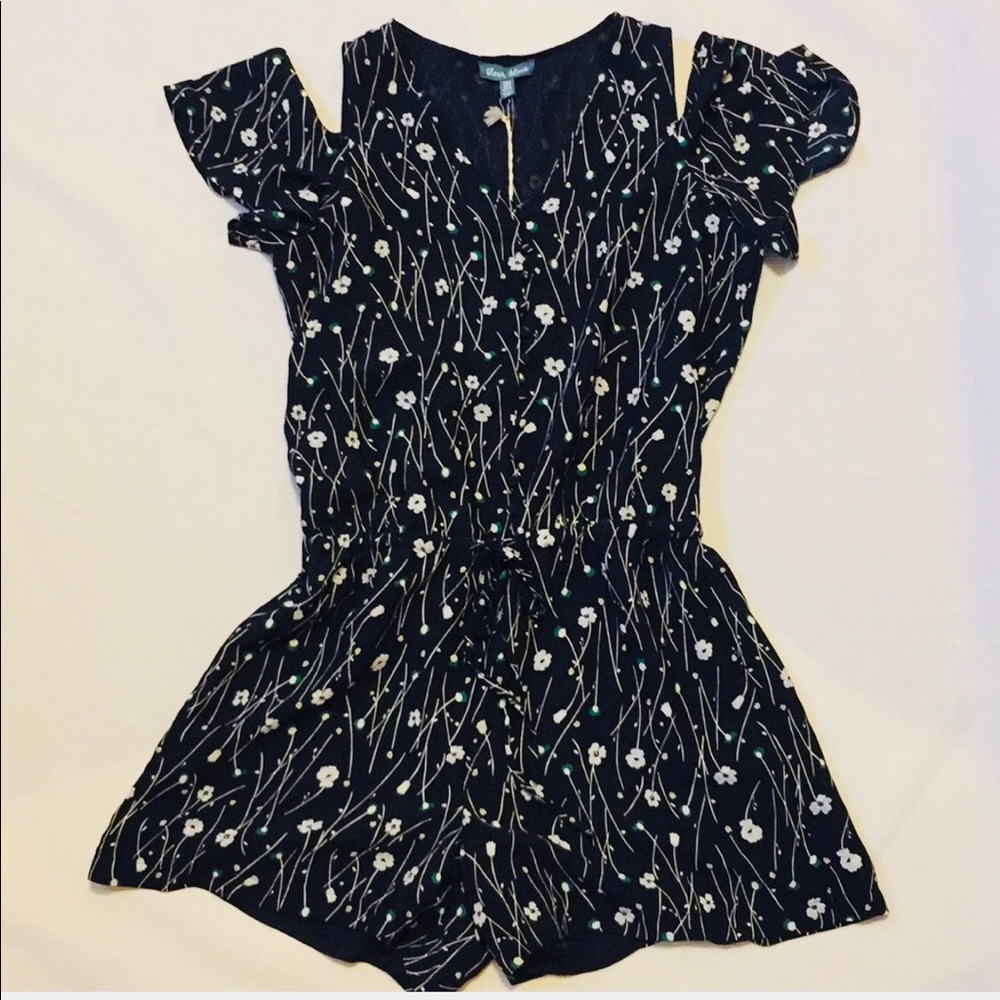 🌿NWT Cold Shoulder Romper